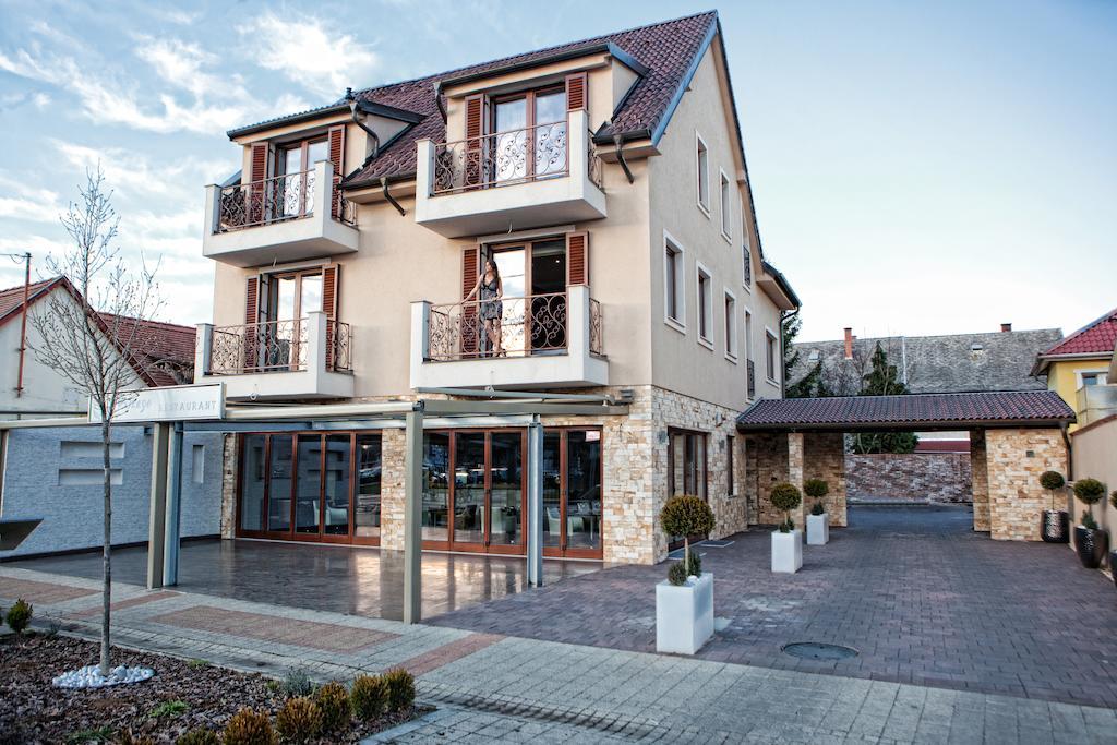 Mirage Hotel Sárvár Oda fotoğraf
